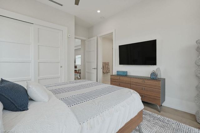 201 8th ST S 309, Naples, FL 34102