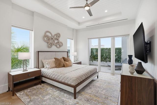 201 8th ST S 309, Naples, FL 34102