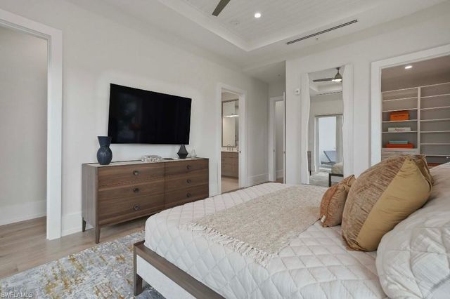 201 8th ST S 309, Naples, FL 34102