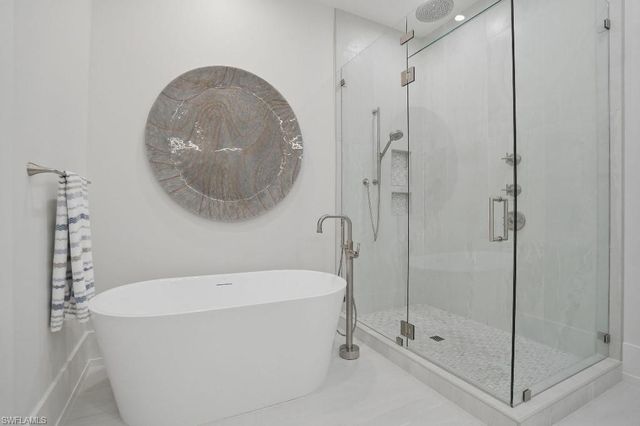 201 8th ST S 309, Naples, FL 34102