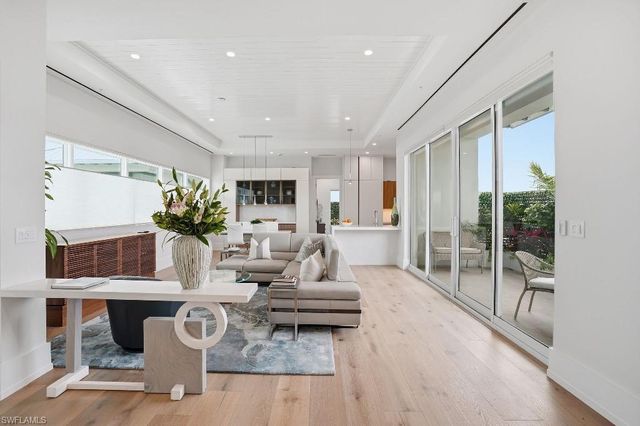 201 8th ST S 309, Naples, FL 34102