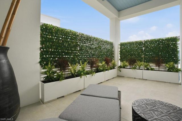 201 8th ST S 309, Naples, FL 34102