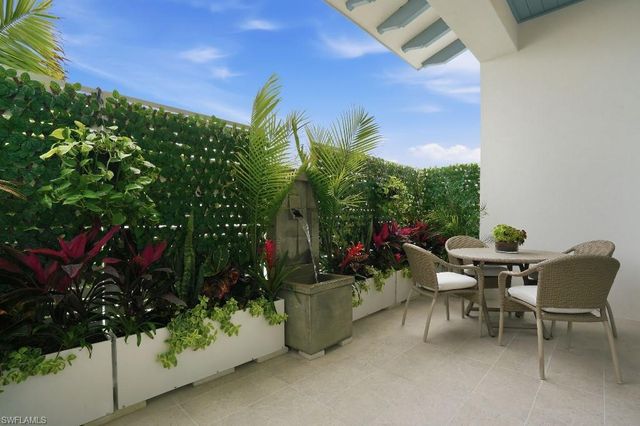 201 8th ST S 309, Naples, FL 34102