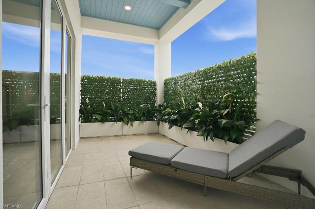 201 8th ST S 309, Naples, FL 34102