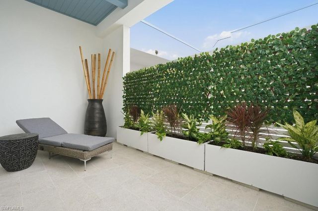 201 8th ST S 309, Naples, FL 34102