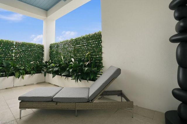 201 8th ST S 309, Naples, FL 34102