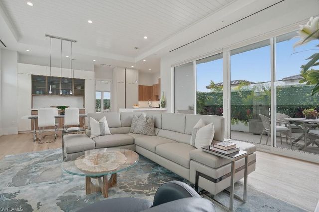 201 8th ST S 309, Naples, FL 34102