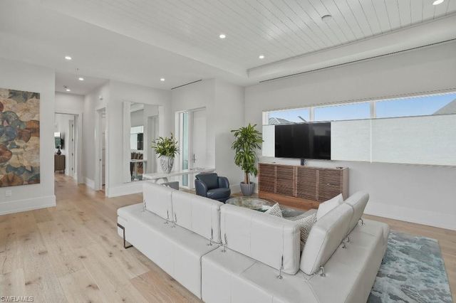 201 8th ST S 309, Naples, FL 34102