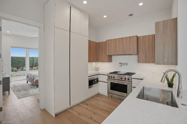 201 8th ST S 309, Naples, FL 34102