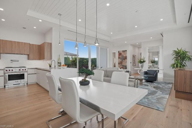 201 8th ST S 309, Naples, FL 34102