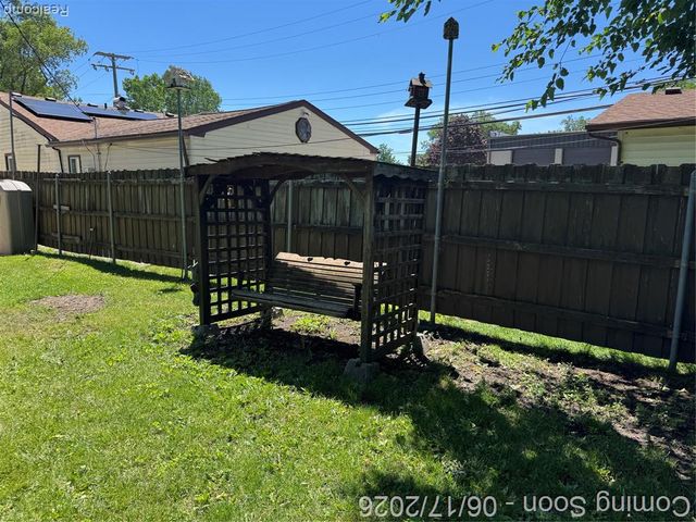 27039 Alden Street, Madison Heights, MI 48071