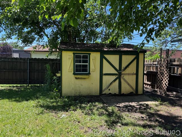 27039 Alden Street, Madison Heights, MI 48071