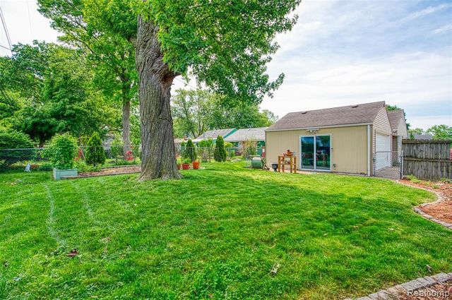 25550 Pennie Street, Dearborn Heights, MI 48125
