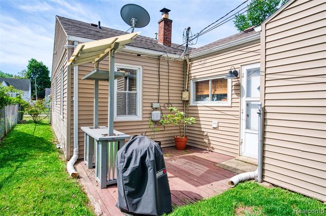25550 Pennie Street, Dearborn Heights, MI 48125