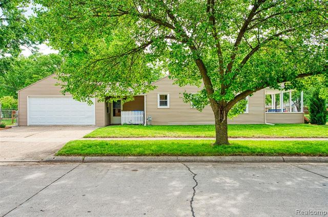 25550 Pennie Street, Dearborn Heights, MI 48125