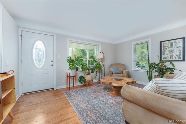 25550 Pennie Street, Dearborn Heights, MI 48125
