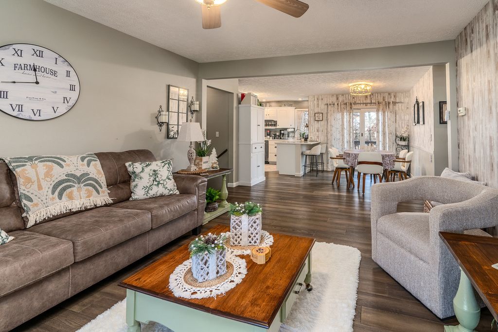 Image 11 of property listing at 2004 Northwoods Place, Mt Vernon, IL 62864