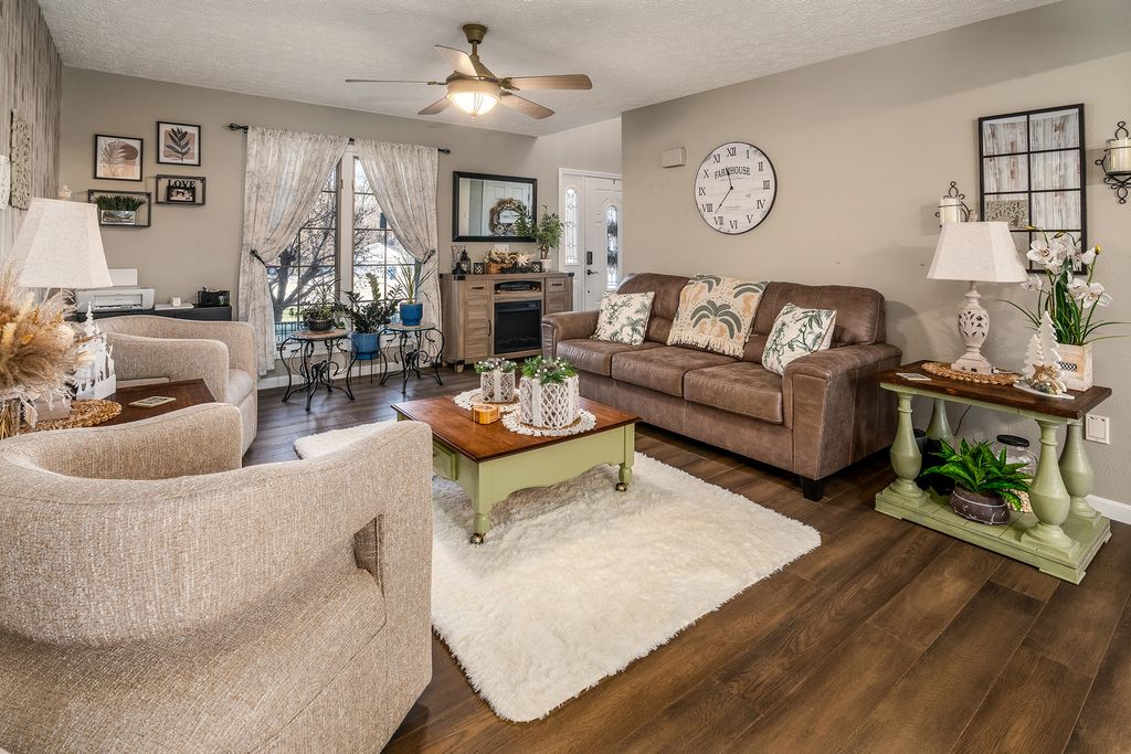 Image 12 of property listing at 2004 Northwoods Place, Mt Vernon, IL 62864