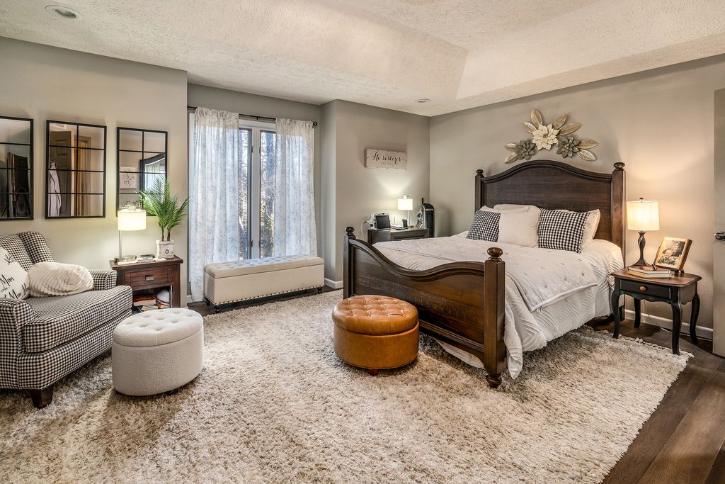 Image 20 of property listing at 2004 Northwoods Place, Mt Vernon, IL 62864