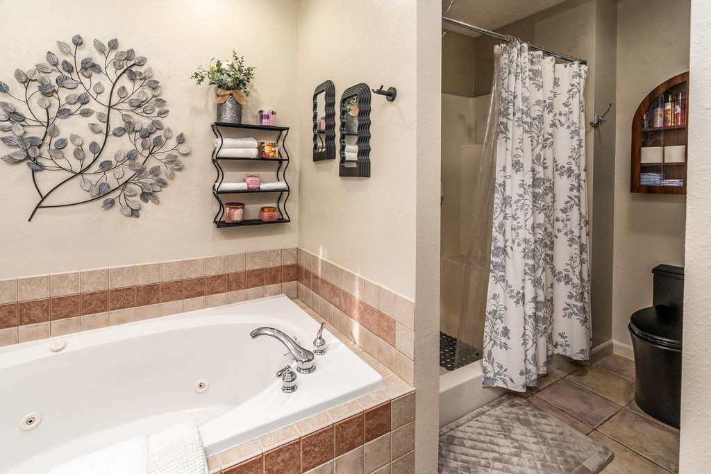 Image 24 of property listing at 2004 Northwoods Place, Mt Vernon, IL 62864