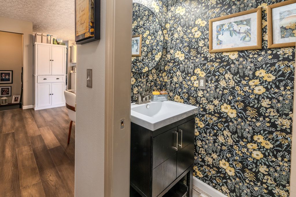 Image 26 of property listing at 2004 Northwoods Place, Mt Vernon, IL 62864