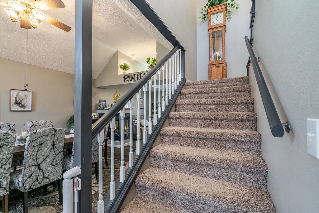 Image 28 of property listing at 2004 Northwoods Place, Mt Vernon, IL 62864