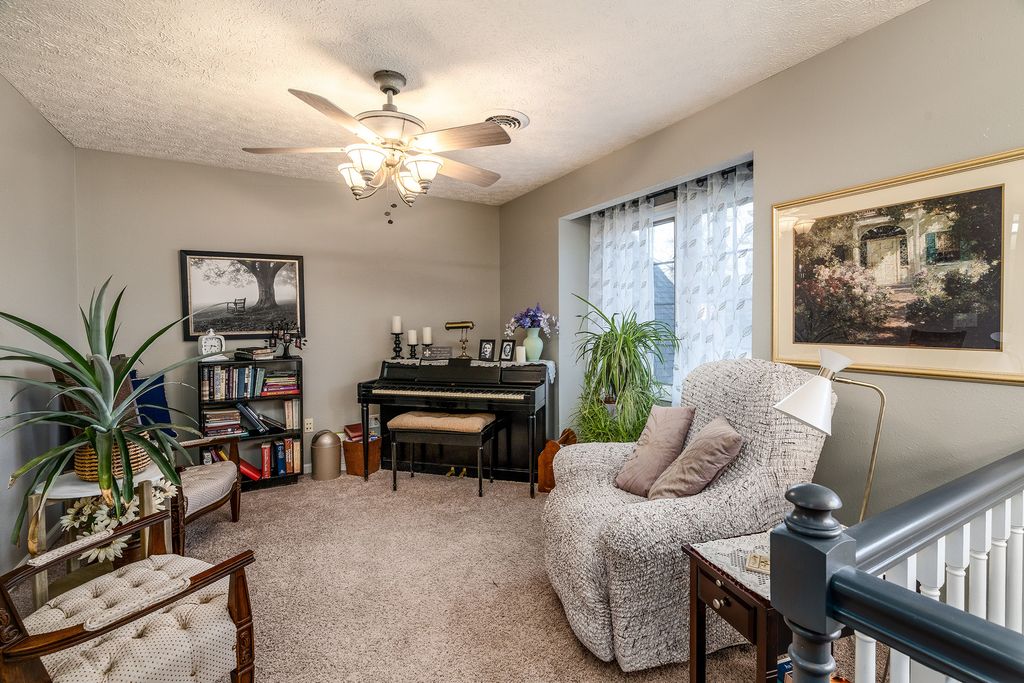 Image 30 of property listing at 2004 Northwoods Place, Mt Vernon, IL 62864