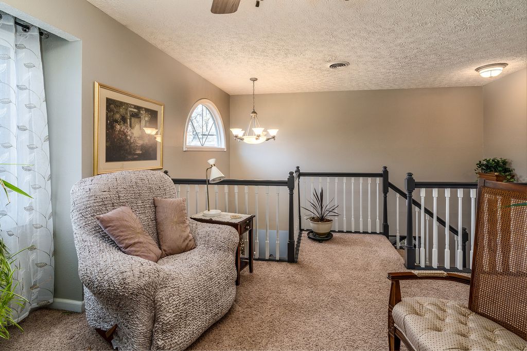 Image 31 of property listing at 2004 Northwoods Place, Mt Vernon, IL 62864