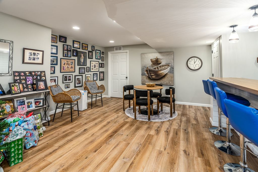 Image 41 of property listing at 2004 Northwoods Place, Mt Vernon, IL 62864