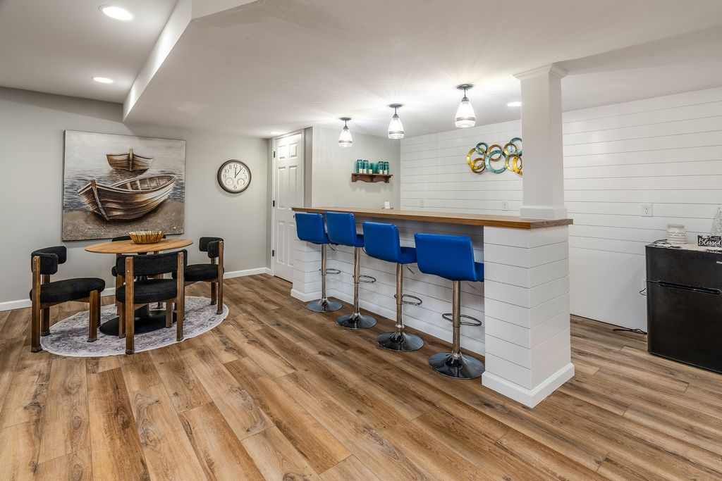 Image 42 of property listing at 2004 Northwoods Place, Mt Vernon, IL 62864