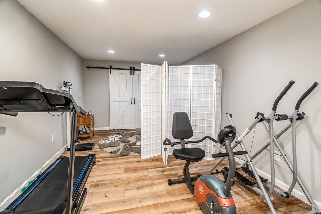 Image 46 of property listing at 2004 Northwoods Place, Mt Vernon, IL 62864