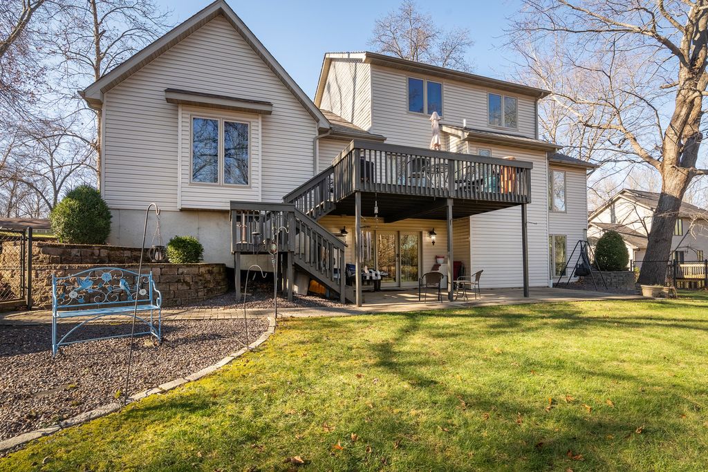 Image 47 of property listing at 2004 Northwoods Place, Mt Vernon, IL 62864