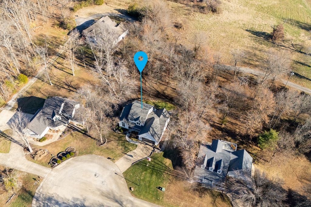 Image 48 of property listing at 2004 Northwoods Place, Mt Vernon, IL 62864