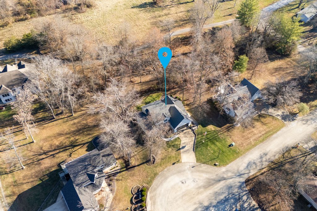 Image 49 of property listing at 2004 Northwoods Place, Mt Vernon, IL 62864