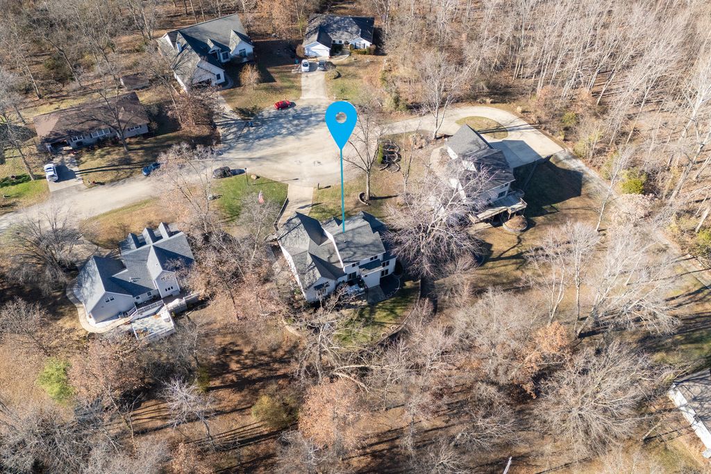 Image 51 of property listing at 2004 Northwoods Place, Mt Vernon, IL 62864