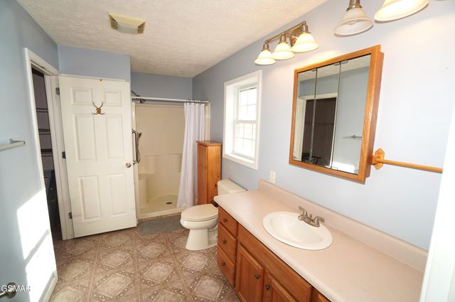 1070 Farm Road, Newport, TN 37821