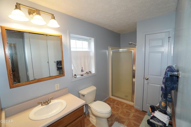 1070 Farm Road, Newport, TN 37821