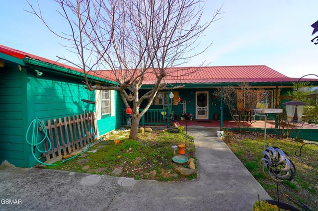 1070 Farm Road, Newport, TN 37821