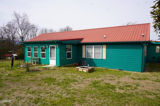 1070 Farm Road, Newport, TN 37821