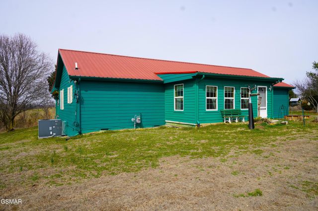 1070 Farm Road, Newport, TN 37821