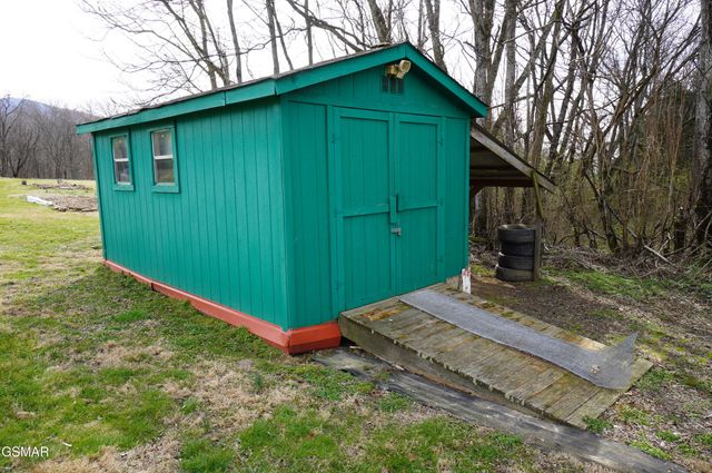 1070 Farm Road, Newport, TN 37821