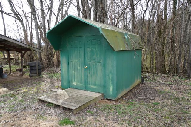 1070 Farm Road, Newport, TN 37821