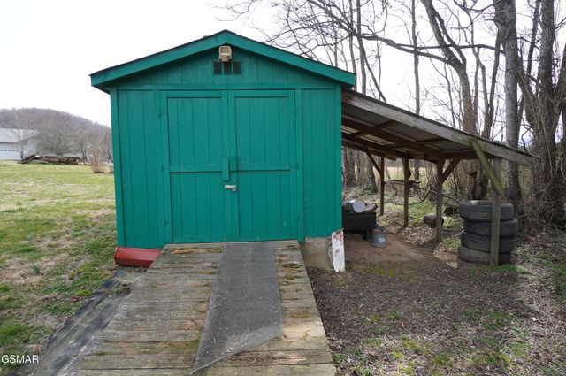 1070 Farm Road, Newport, TN 37821