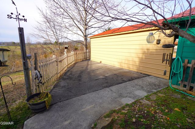 1070 Farm Road, Newport, TN 37821