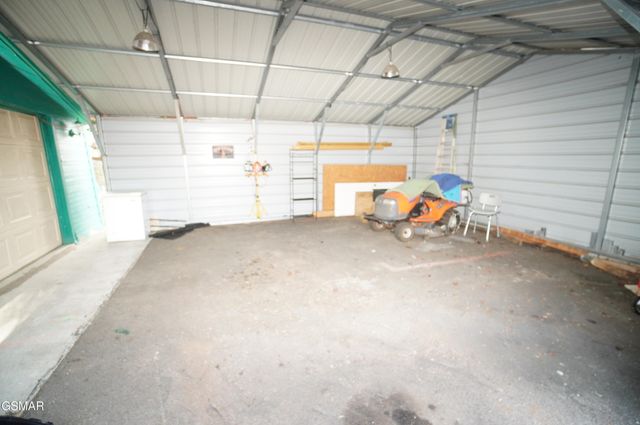 1070 Farm Road, Newport, TN 37821