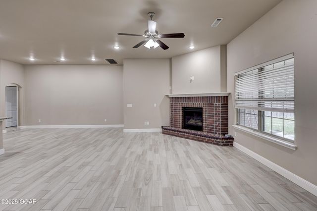 1207 E Par Circ;le, Neosho, MO 64850