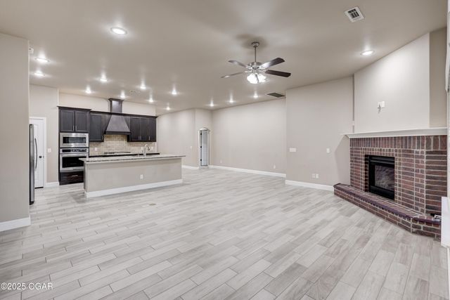 1207 E Par Circ;le, Neosho, MO 64850