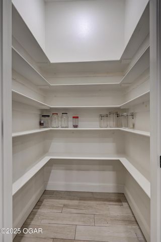 1207 E Par Circ;le, Neosho, MO 64850