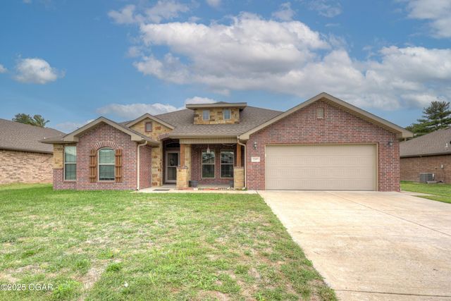 1207 E Par Circ;le, Neosho, MO 64850