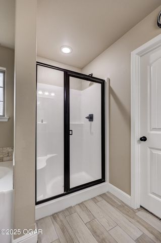 1207 E Par Circ;le, Neosho, MO 64850